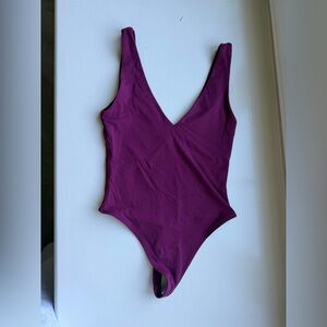 Aritzia Babaton mulberry Contour bodysuit size small